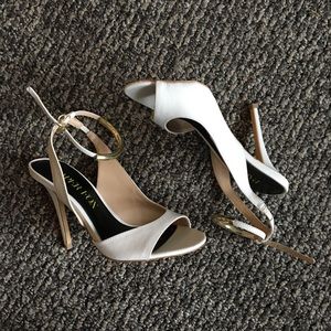 ✅SOLD White & Gold heels